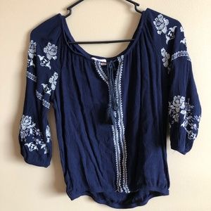 On/Off Shoulder Shirt Size Small